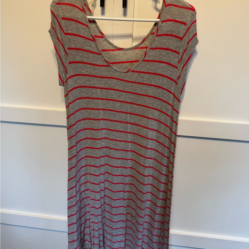 Casual Gray Dress with Red Stripes